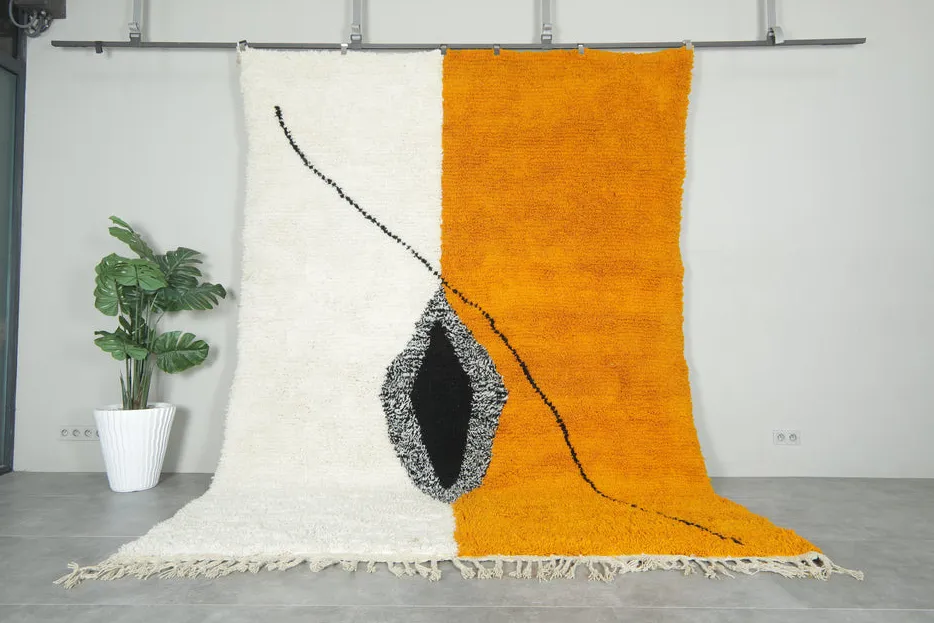 Tapis berbère Tinghir orange et blanc uni — tapis berbères contemporains tissé à la main