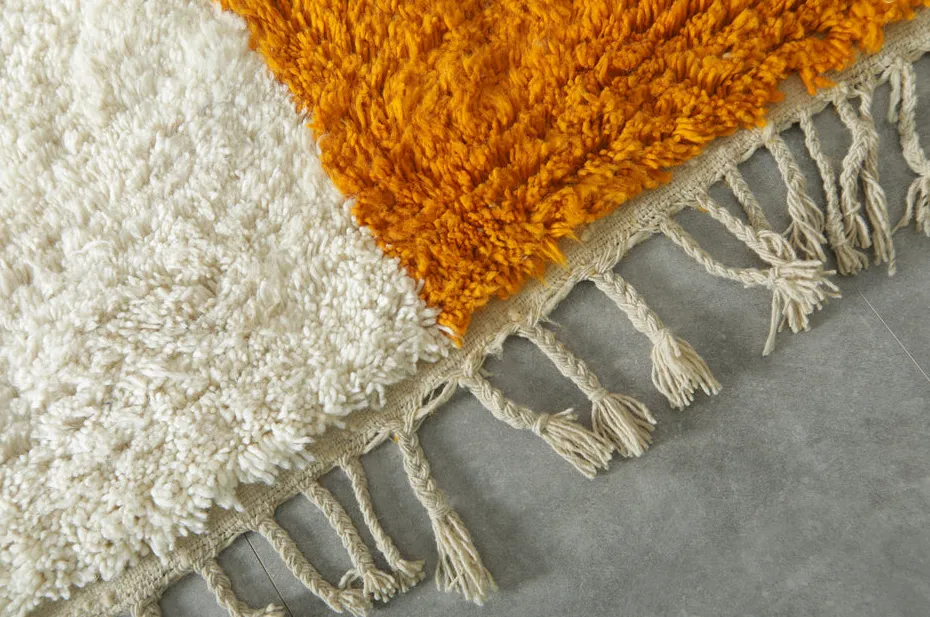 Tapis berbère Tinghir orange et blanc uni, vue 6 sur 7