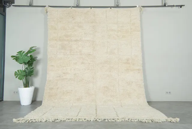 Tapis berbère Tirhza crème à damier — tapis berbères contemporains