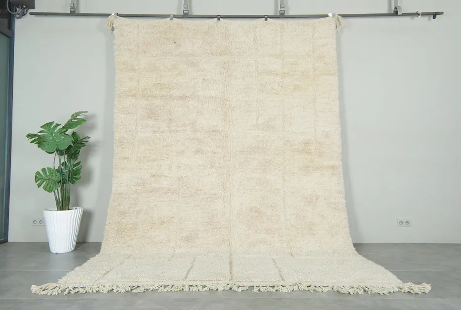 Tapis berbère Tirhza crème à damier — tapis berbères contemporains tissé à la main