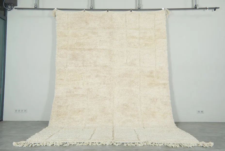 Tapis berbère Tirhza crème à damier, vue 3 sur 7