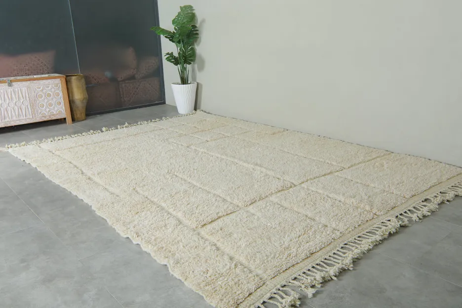 Tapis berbère Tirhza crème à damier, vue 5 sur 7