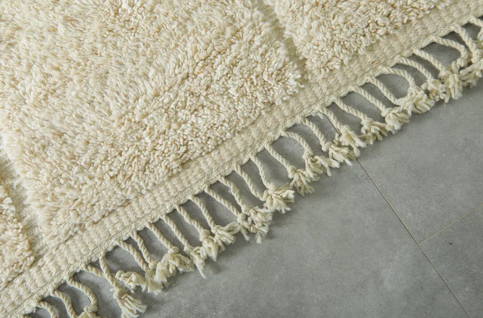 Tapis berbère Tirhza crème à damier, vue 6 sur 7
