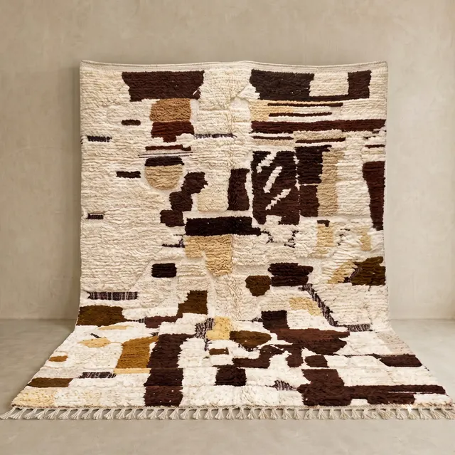 Tapis berbère Tiznit marron au dessin abstrait — tapis berbères contemporains