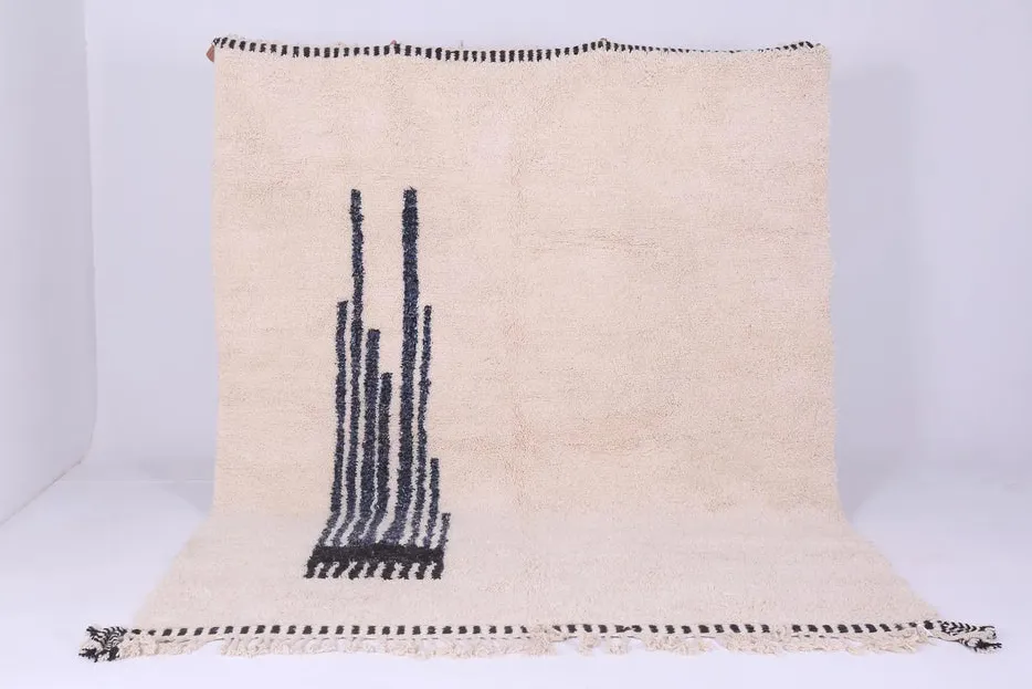 Tapis berbère Toubkal noir et blanc aux motifs géométriques — tapis berbères contemporains tissé à la main