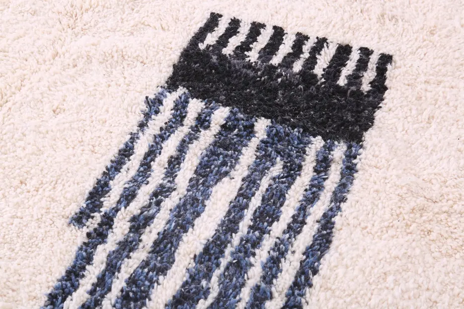 Tapis berbère Toubkal noir et blanc aux motifs géométriques, vue 5 sur 7