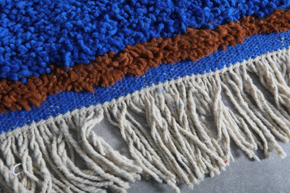 Tapis berbère Tudert bleu et terracotta, vue 6 sur 7