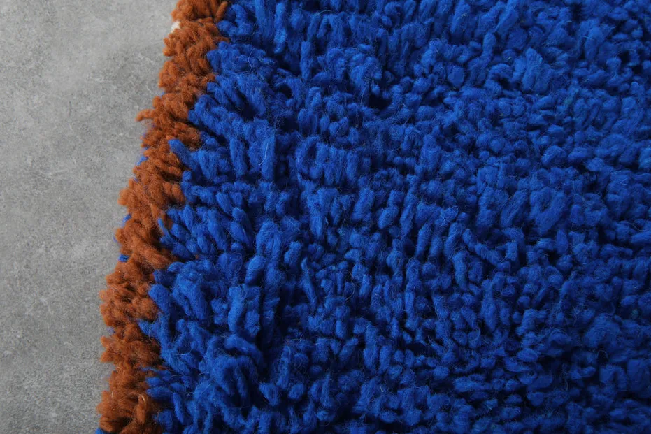Tapis berbère Tudert bleu et terracotta, vue 7 sur 7
