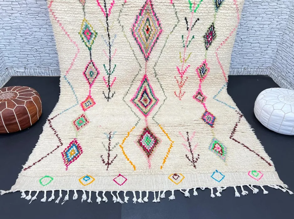 Tapis berbère Udad multicolore aux motifs berbères, vue 3 sur 4