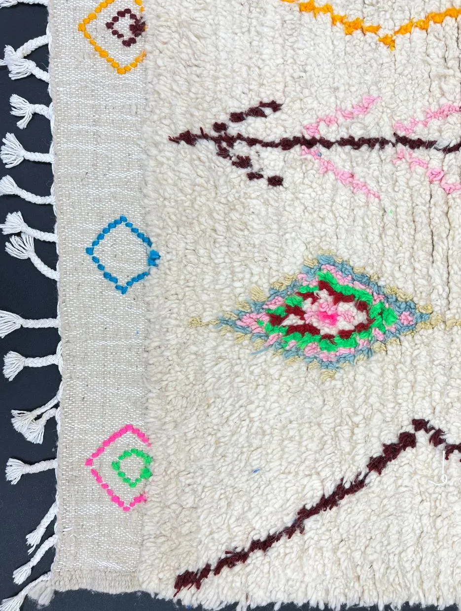 Tapis berbère Udad multicolore aux motifs berbères, vue 4 sur 4