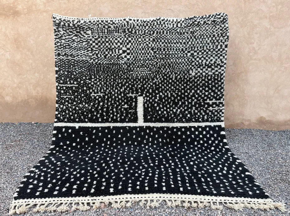 Tapis berbère Usman noir et crème, vue 3 sur 7