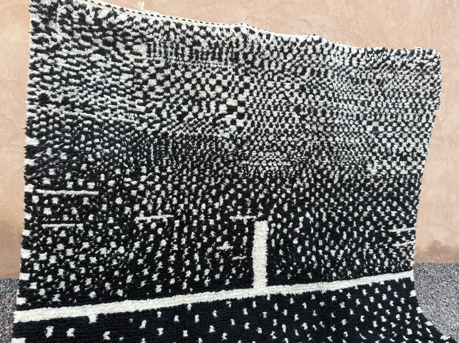 Tapis berbère Usman noir et crème, vue 4 sur 7