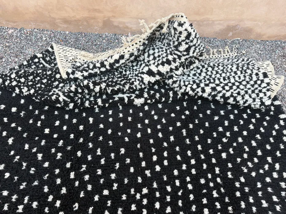 Tapis berbère Usman noir et crème, vue 7 sur 7