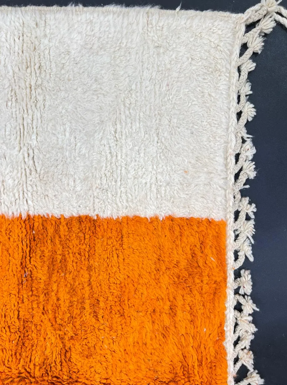 Tapis berbère Usman orange au dessin abstrait, vue 4 sur 4