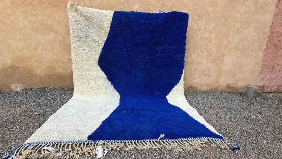 Tapis berbère Winaruz bleu — tapis berbères contemporains tissé à la main