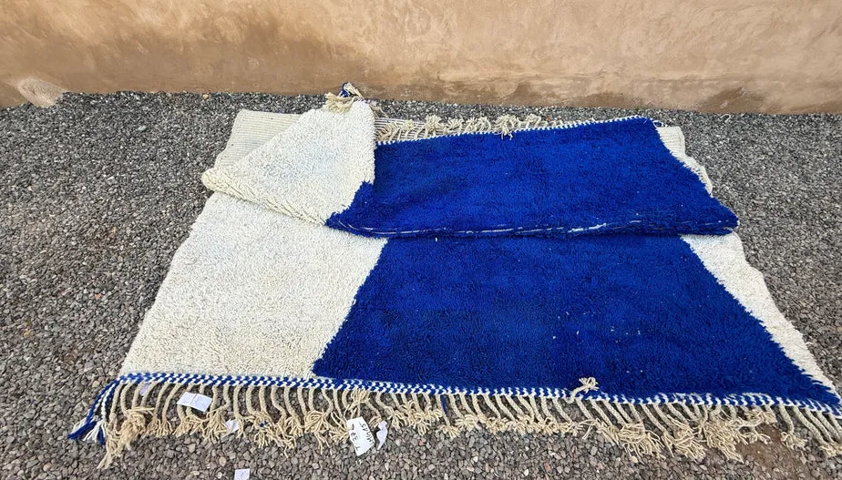 Tapis berbère Winaruz bleu, vue 3 sur 5