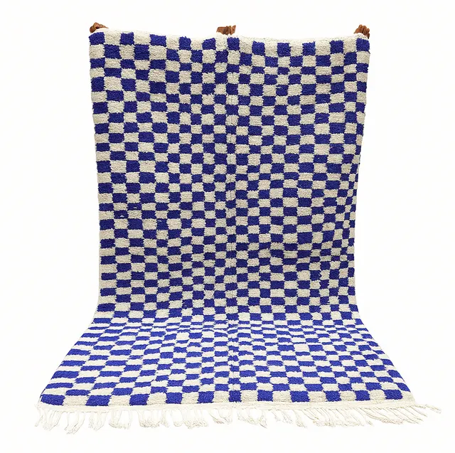Tapis berbère Yuba bleu et blanc à damier — tapis berbères contemporains