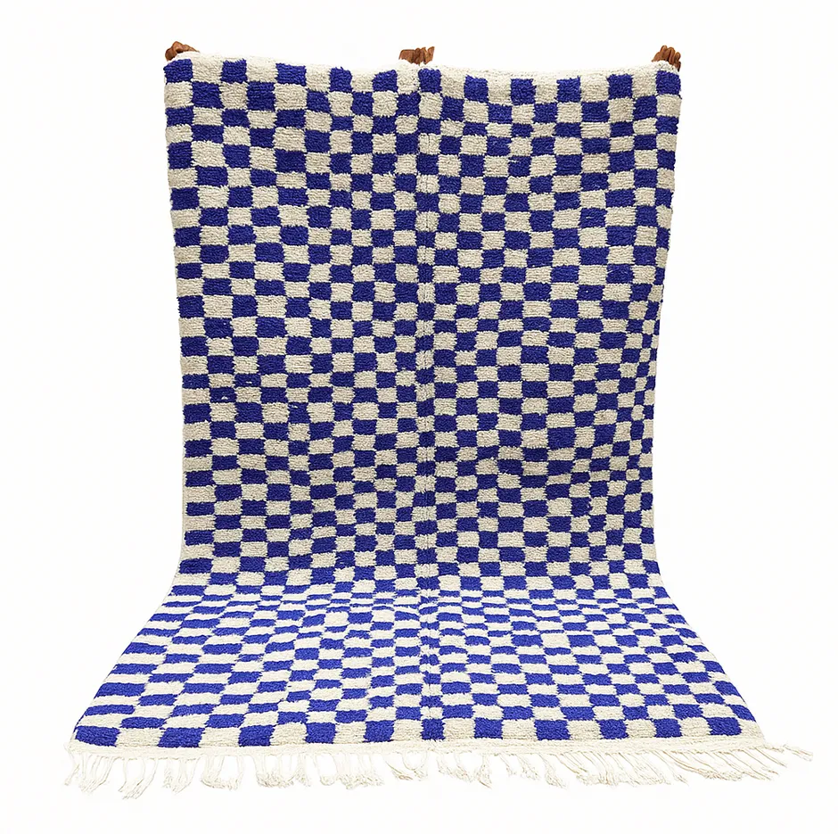 Tapis berbère Yuba bleu et blanc à damier — tapis berbères contemporains tissé à la main