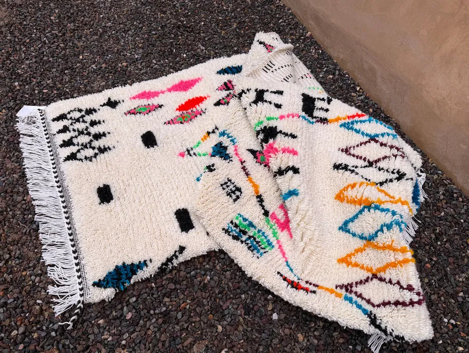 Tapis de couloir Azilal Melloul crème et multicolore aux motifs géométriques, vue 4 sur 6