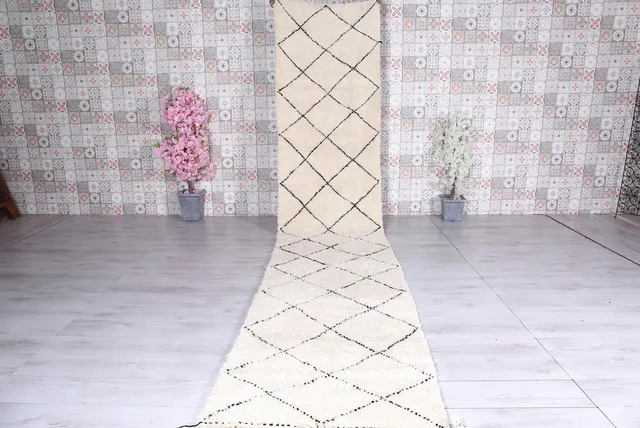 Tapis de couloir Beni Ouarain Agadir crème et noir à losanges — tapis beni ouarain