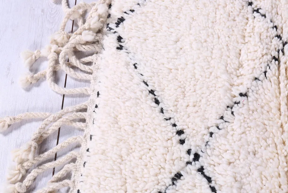 Tapis de couloir Beni Ouarain Agadir crème et noir à losanges, vue 5 sur 6