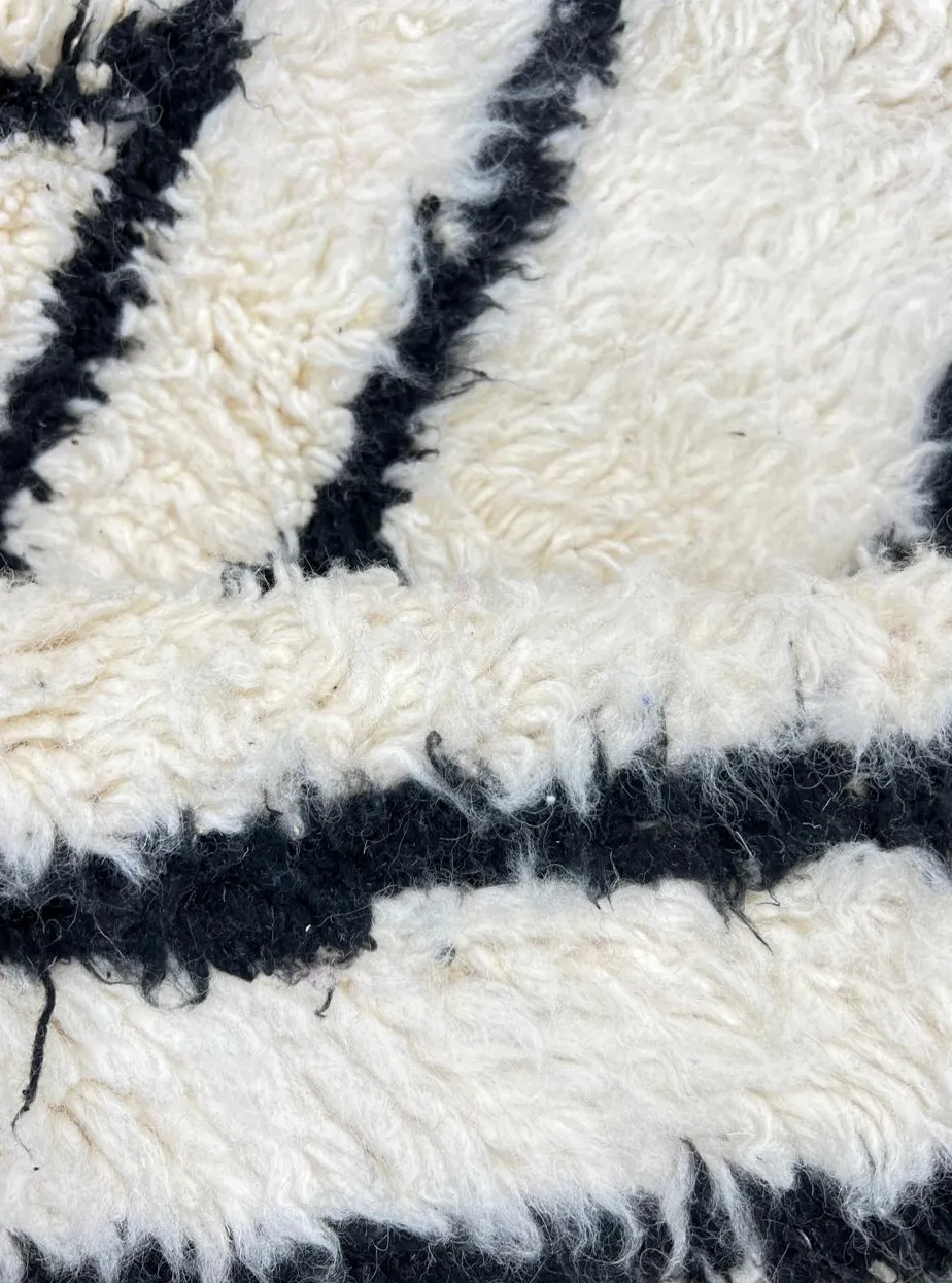 Tapis de couloir Beni Ouarain Agdz noir et blanc, vue 4 sur 4