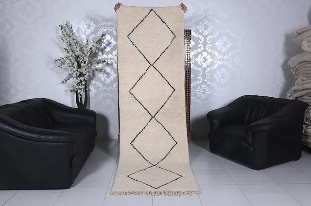 Tapis de couloir Beni Ouarain Assif crème et noir à losanges — tapis beni ouarain