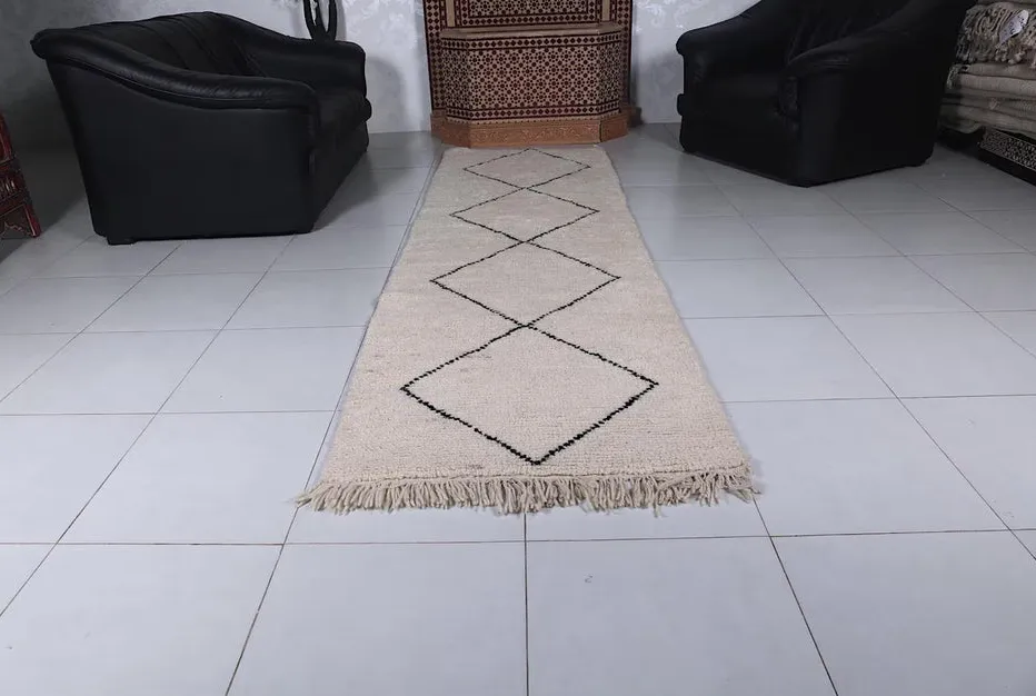 Tapis de couloir Beni Ouarain Assif crème et noir à losanges, vue 4 sur 7