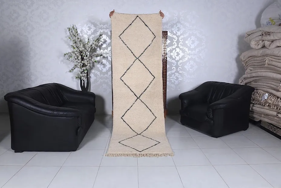 Tapis de couloir Beni Ouarain Assif crème et noir à losanges, vue 6 sur 7