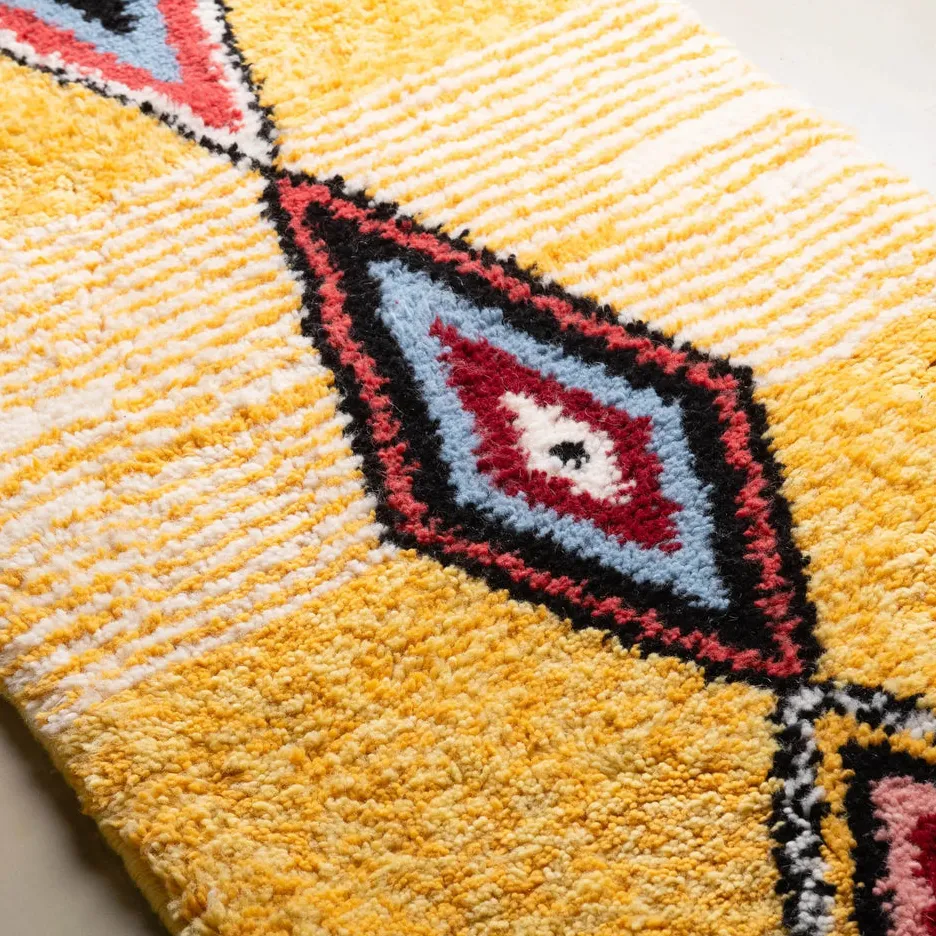 Tapis de couloir Beni Ouarain Bzou beige et blanc, vue 5 sur 7