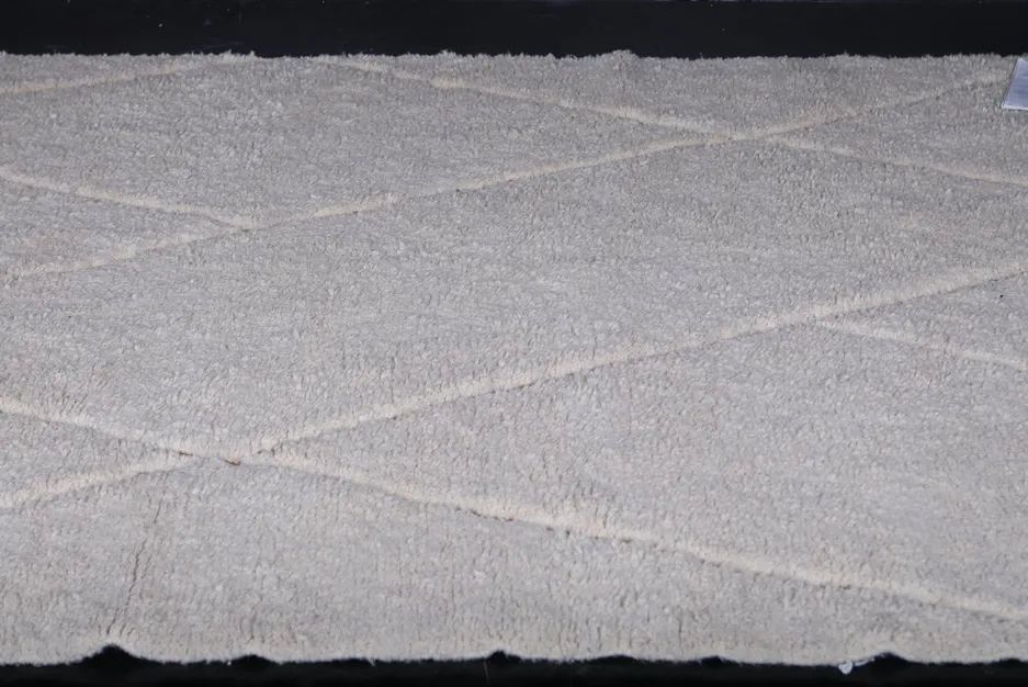 Tapis de couloir Beni Ouarain Ghdat crème à losanges, vue 5 sur 7