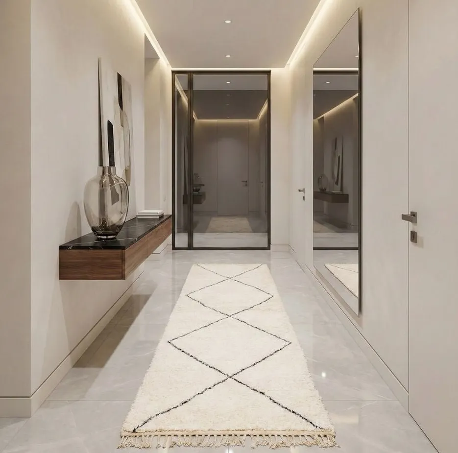 Tapis de couloir Beni Ouarain Gourrama beige et noir, vue 3 sur 7
