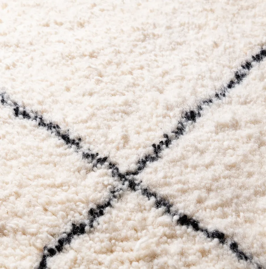 Tapis de couloir Beni Ouarain Gourrama beige et noir, vue 5 sur 7