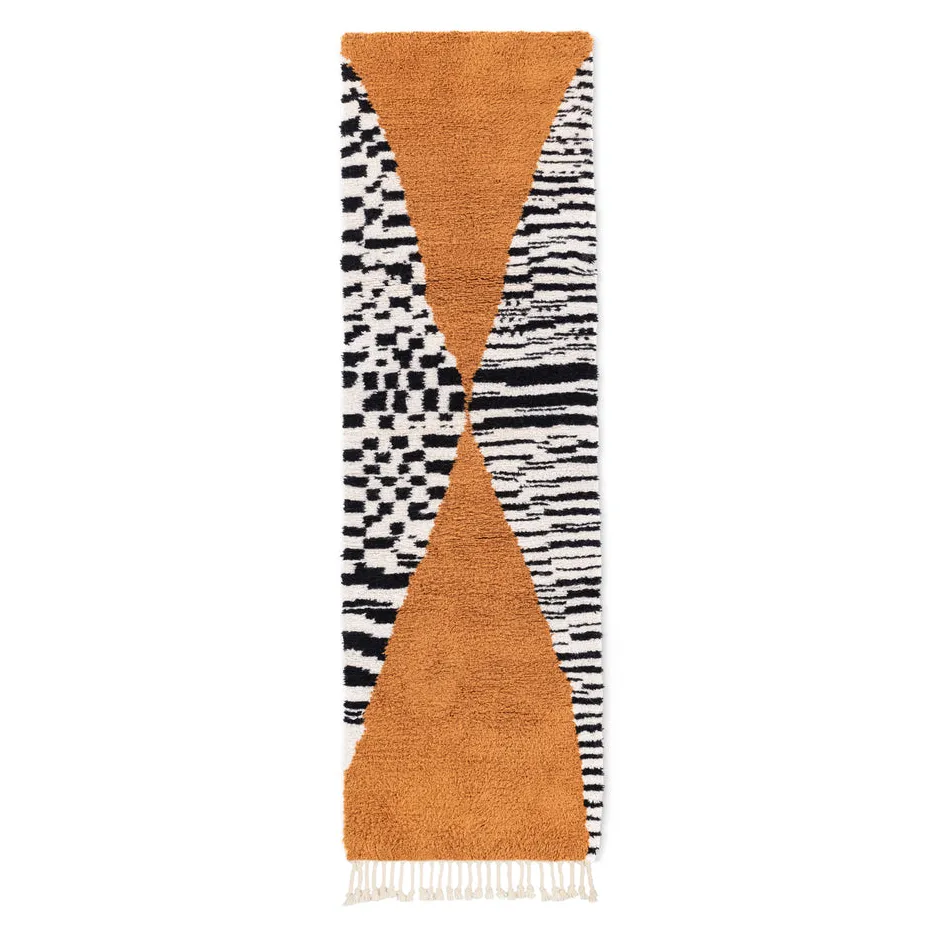 Tapis de couloir Beni Ouarain Imouzzer blanc et noir aux motifs géométriques — tapis beni ouarain tissé à la main