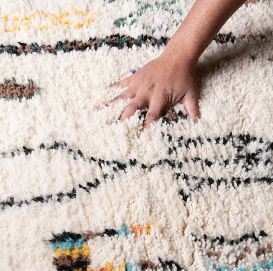 Tapis de couloir Beni Ouarain Ineghmar beige et blanc, vue 7 sur 7