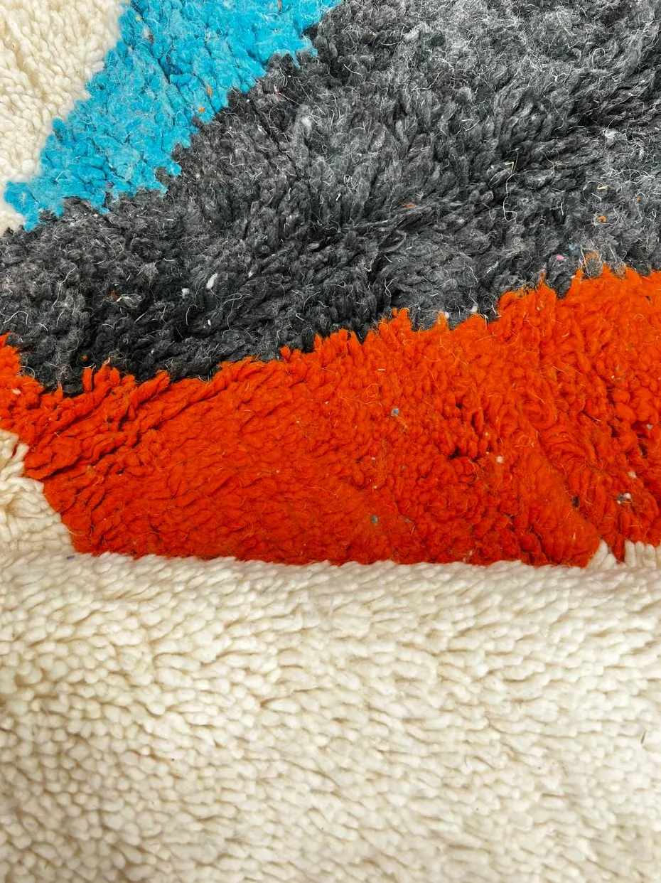 Tapis de couloir Beni Ouarain Meddur au dessin abstrait, vue 3 sur 4
