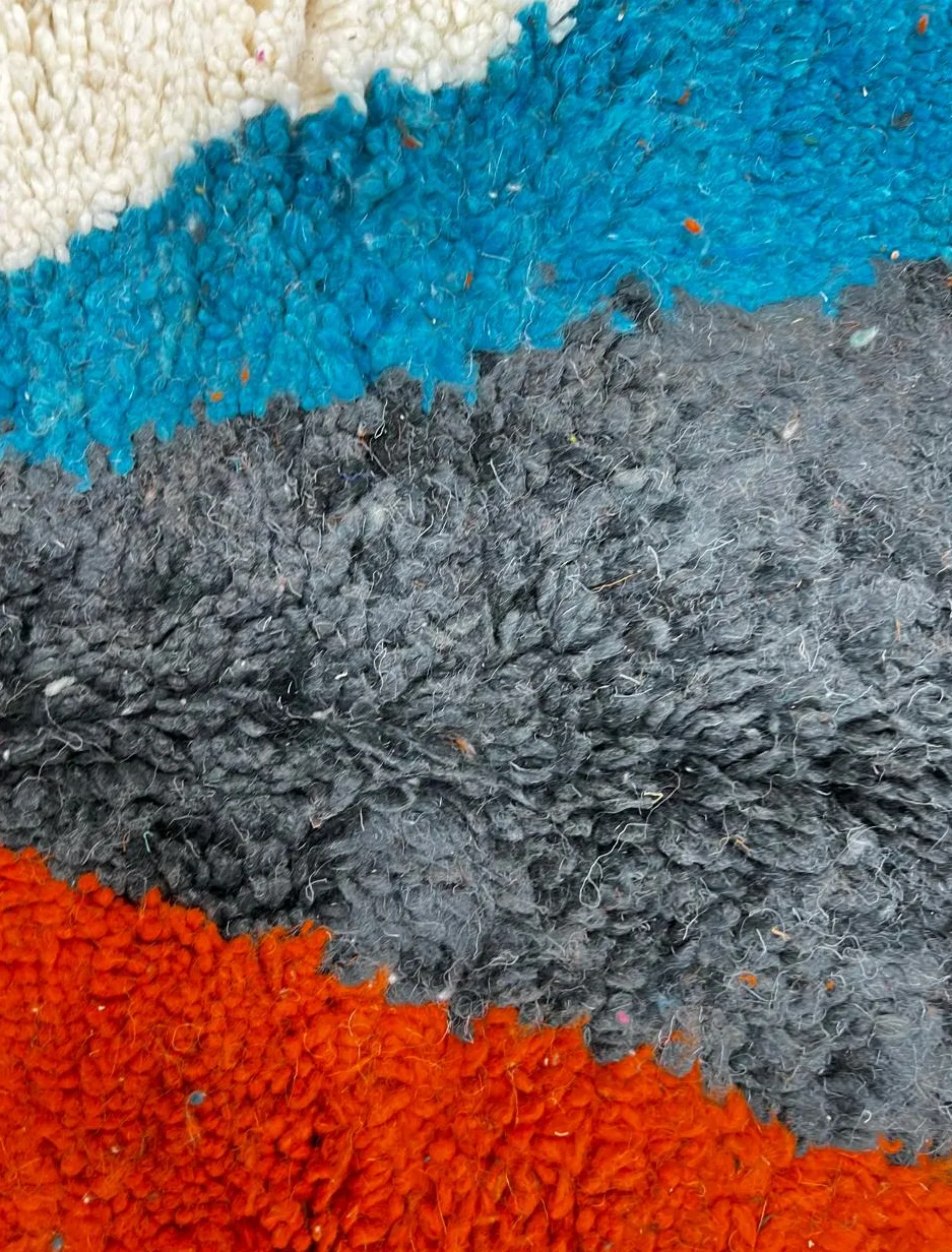 Tapis de couloir Beni Ouarain Meddur au dessin abstrait, vue 4 sur 4