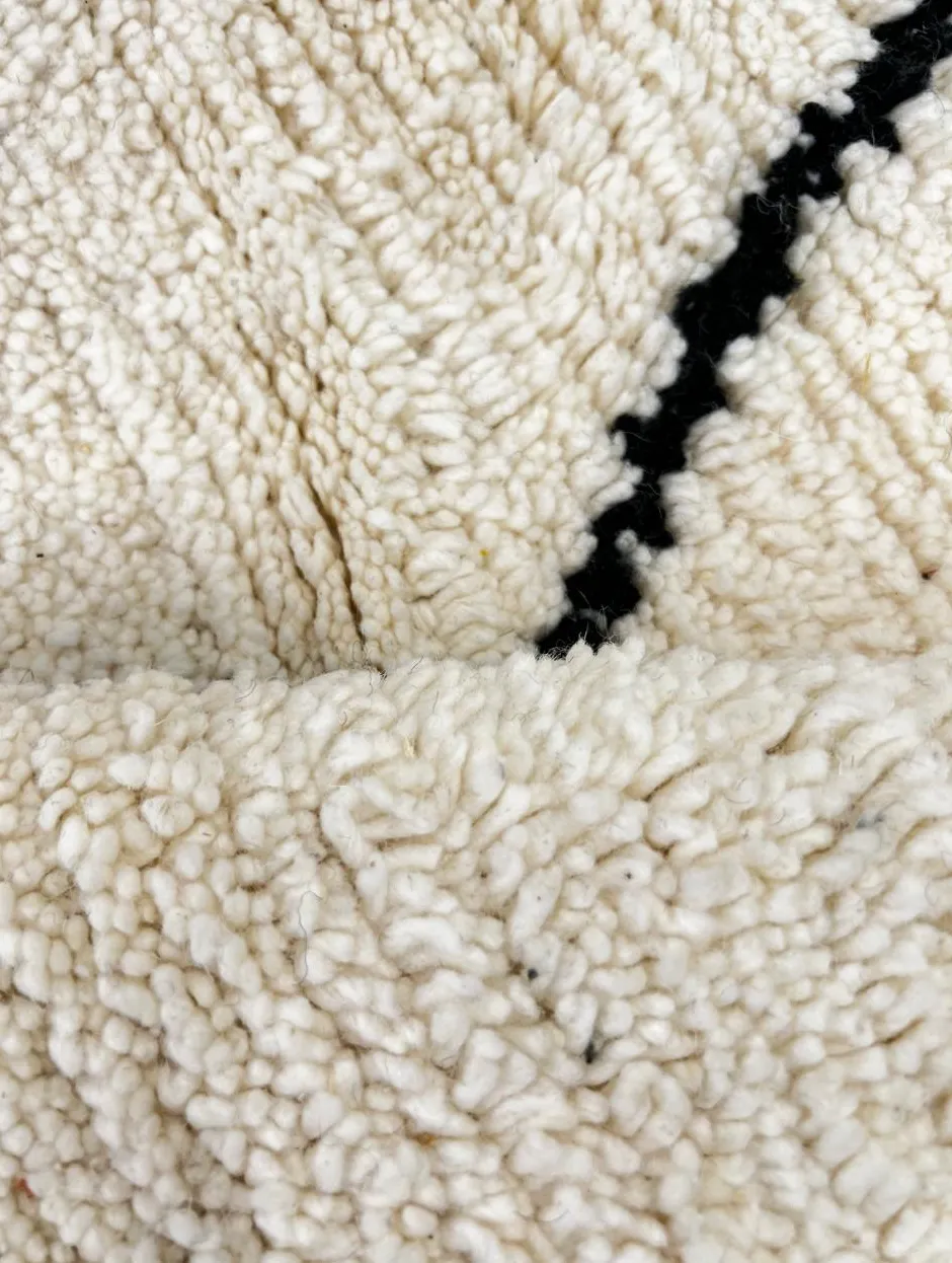 Tapis de couloir Beni Ouarain Tahla noir et blanc à losanges, vue 4 sur 4