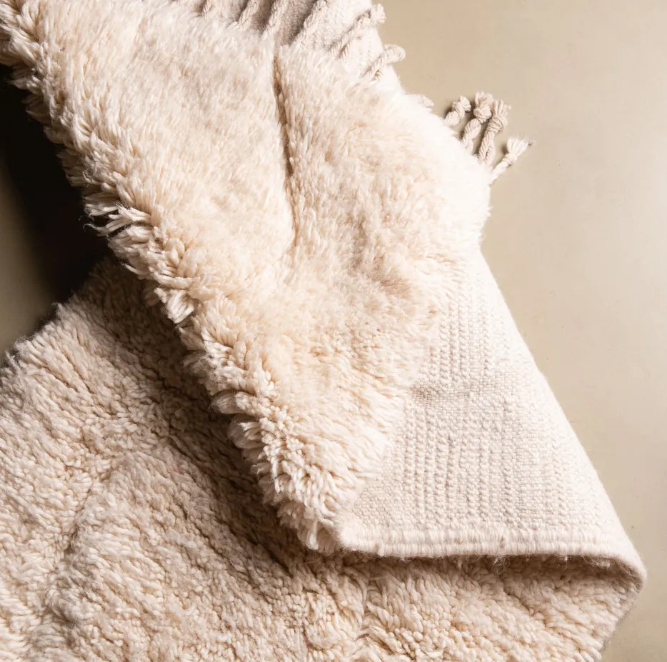 Tapis de couloir Beni Ouarain Talsint beige et blanc, vue 5 sur 7