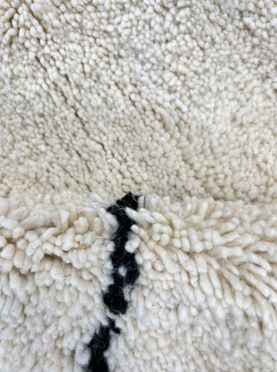 Tapis de couloir Beni Ouarain Tamegroute noir et blanc, vue 3 sur 4