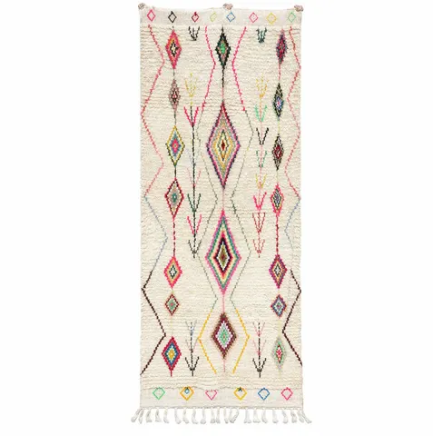 Tapis de couloir berbère Abid blanc et multicolore aux motifs berbères — tapis berbères contemporains