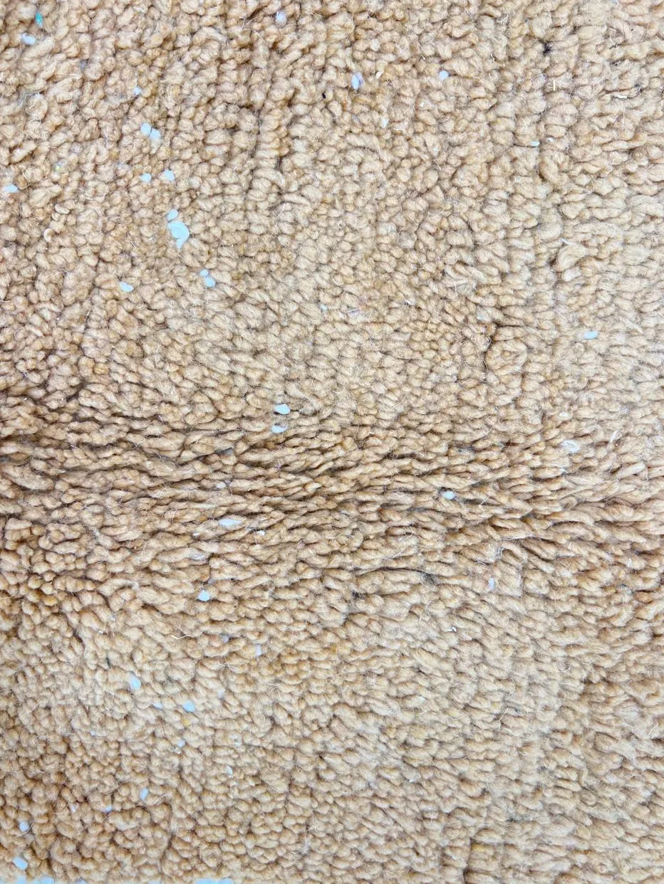 Tapis de couloir berbère Afennourir marron et blanc au dessin abstrait, vue 4 sur 4