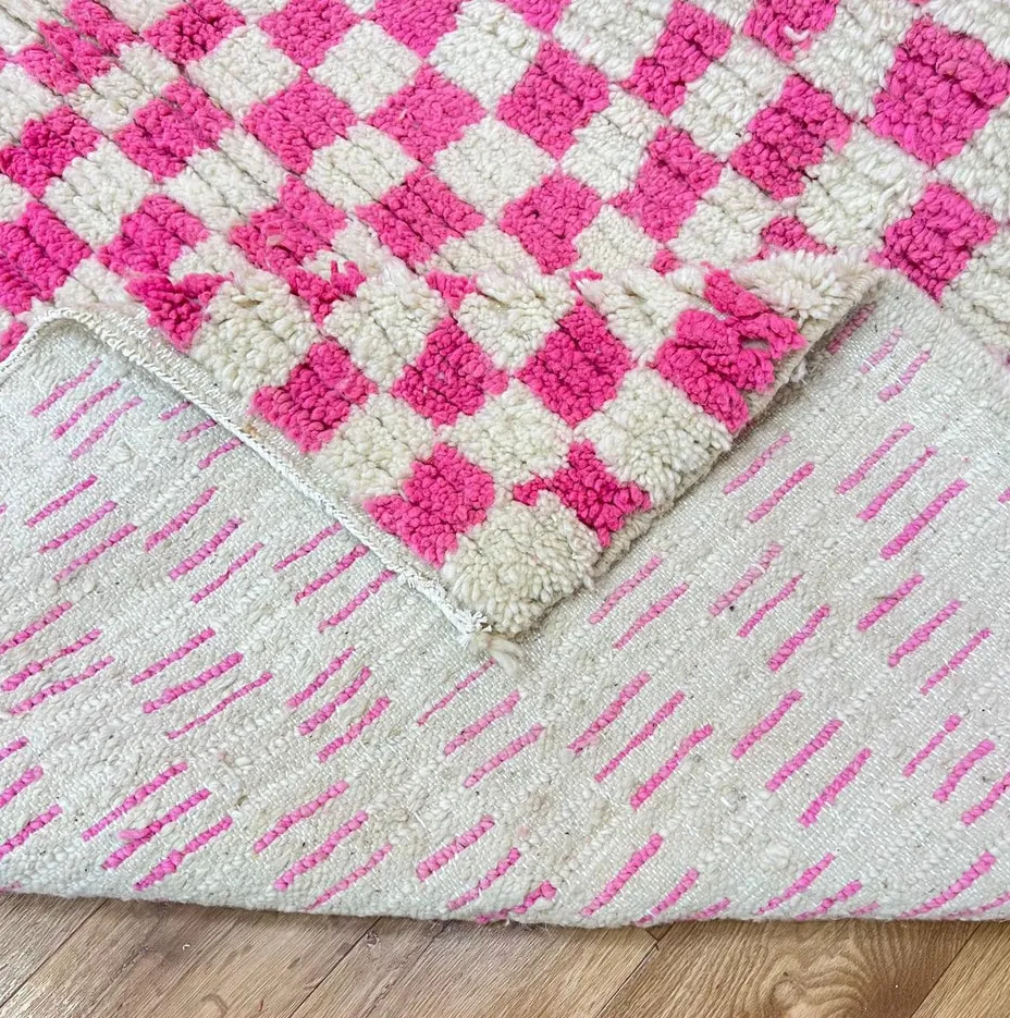 Tapis de couloir berbère Agadir rose à damier, vue 3 sur 4