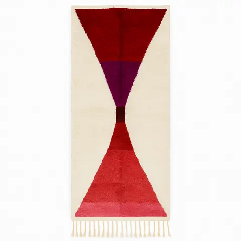 Tapis de couloir berbère Aglou rouge et rose aux motifs géométriques — tapis berbères contemporains
