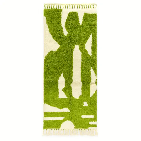 Tapis de couloir berbère Aguelmam vert et blanc au dessin abstrait — tapis berbères contemporains