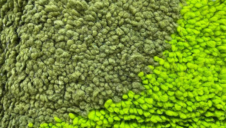 Tapis de couloir berbère Aguelmous vert au dessin abstrait, vue 4 sur 4
