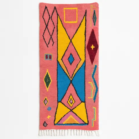 Tapis de couloir berbère Ahansal rose et multicolore — tapis berbères contemporains