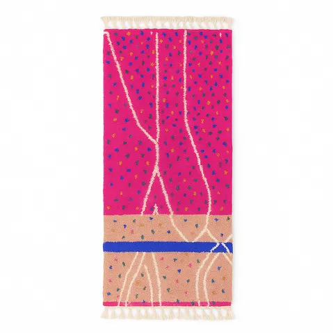 Tapis de couloir berbère Aksoual rose au dessin abstrait — tapis berbères contemporains