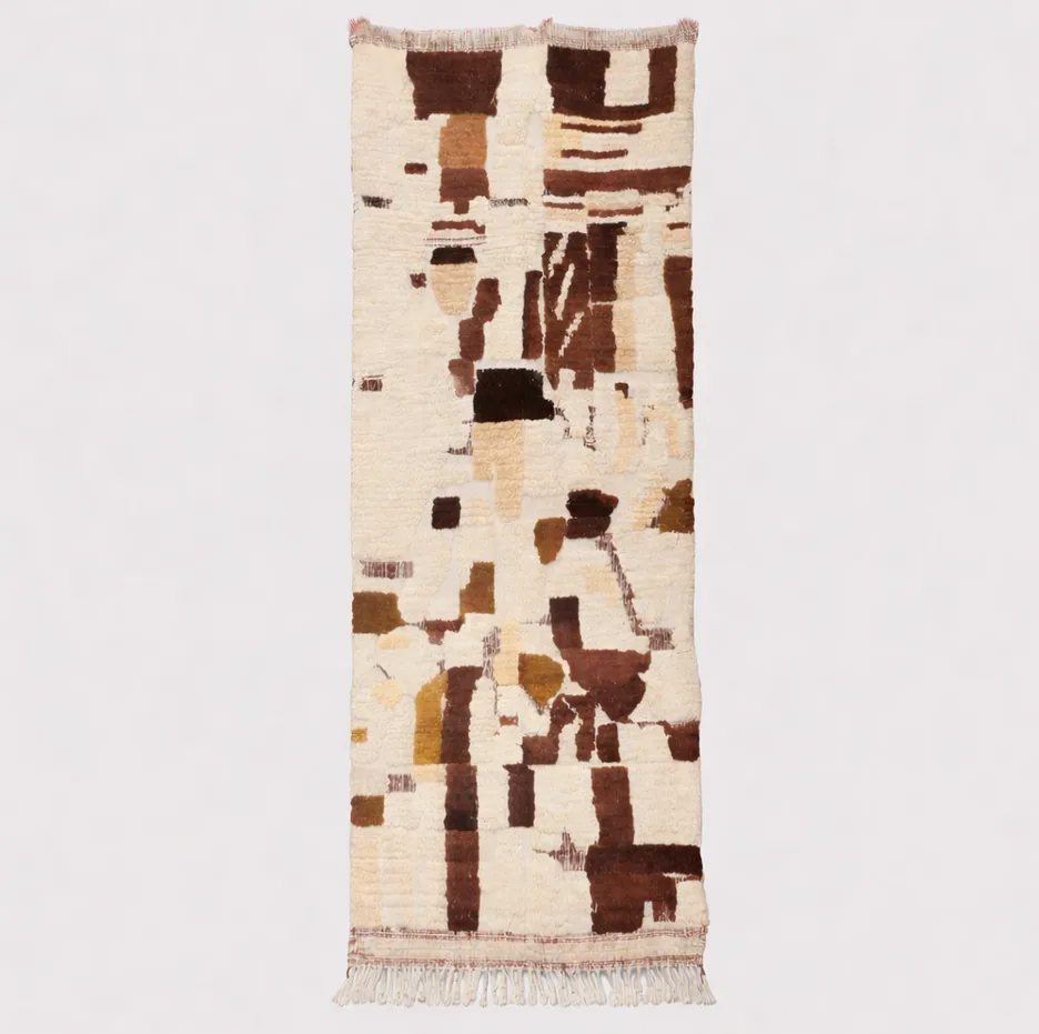 Tapis de couloir berbère Alnif au dessin abstrait — tapis berbères contemporains tissé à la main