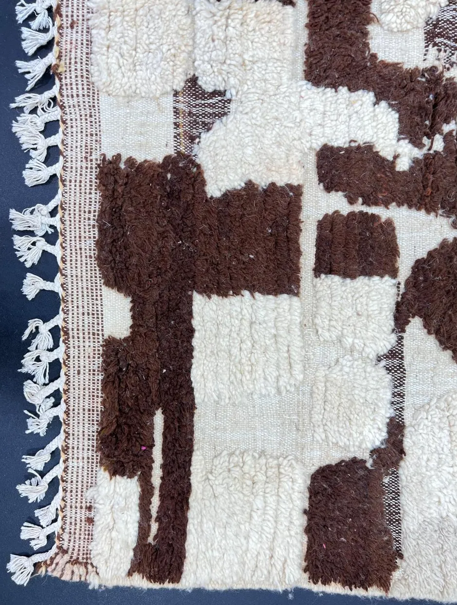 Tapis de couloir berbère Alnif au dessin abstrait, vue 3 sur 4